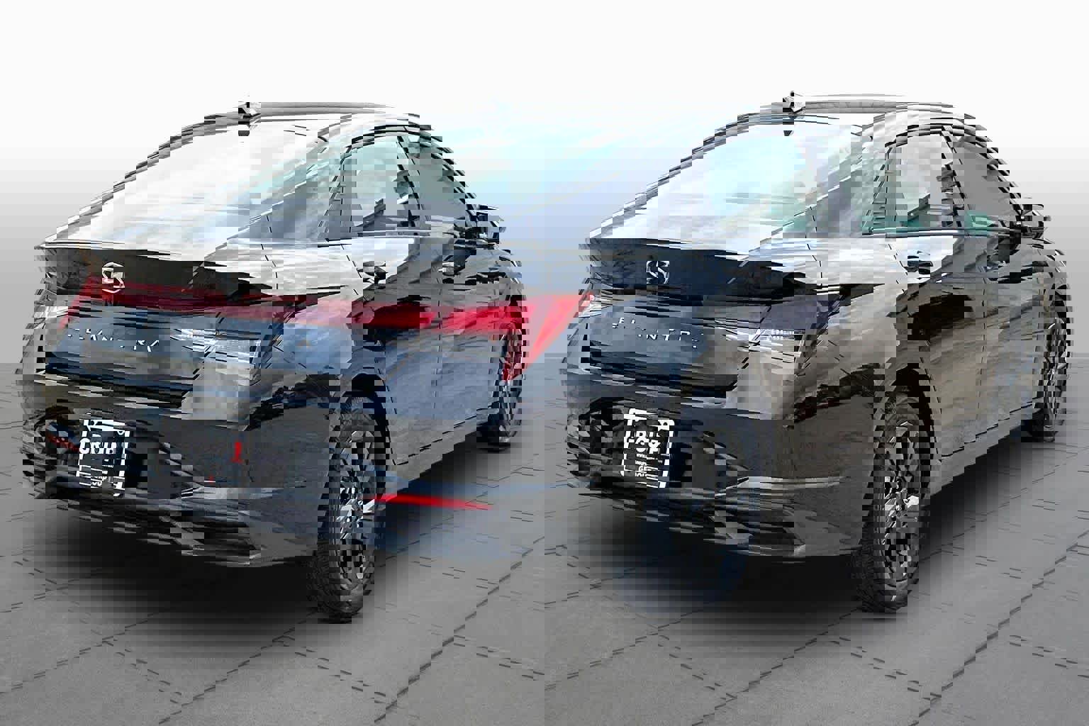 Used 2023 Hyundai Elantra SEL image 12