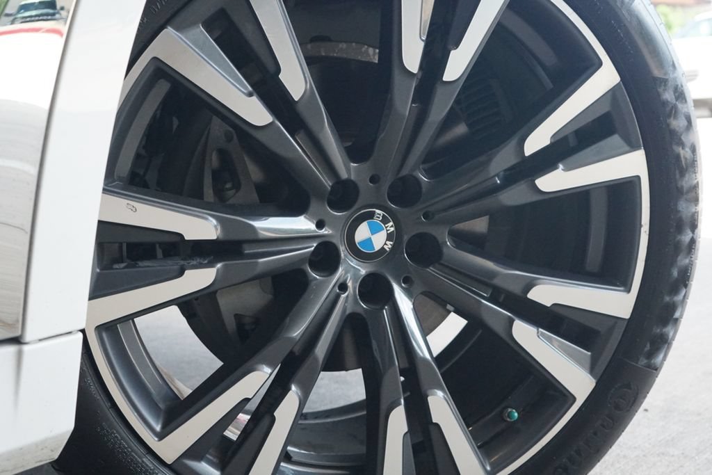 Used 2020 BMW X7 xDrive40i w/ Premium Package AWD/4WD image 11