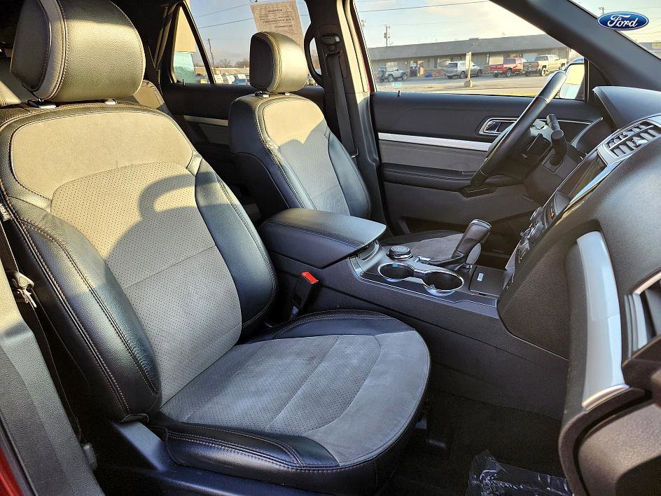 Used 2017 Ford Explorer XLT w/ Equipment Group 202A image 25