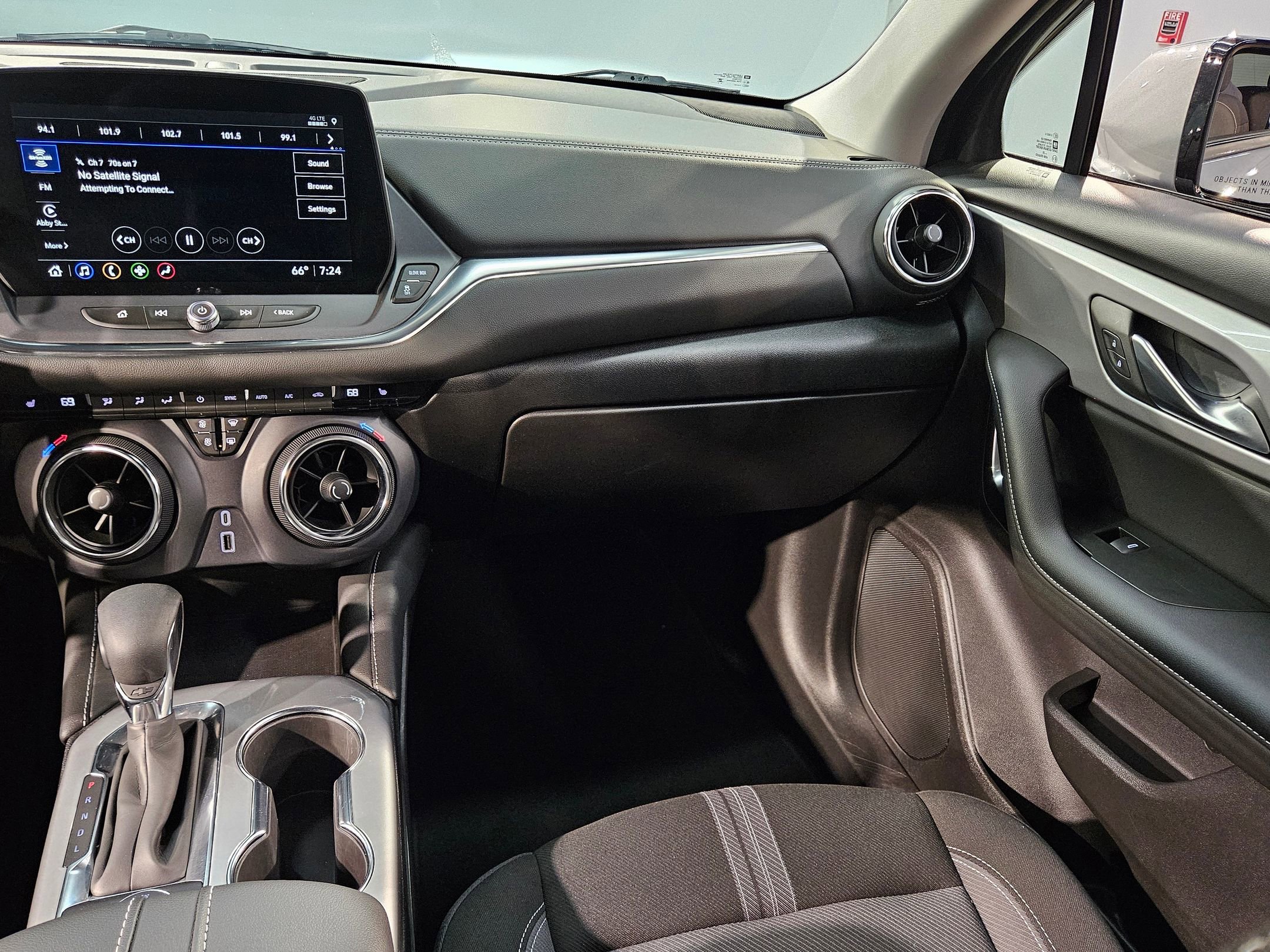 Used 2025 Chevrolet Blazer LT image 11