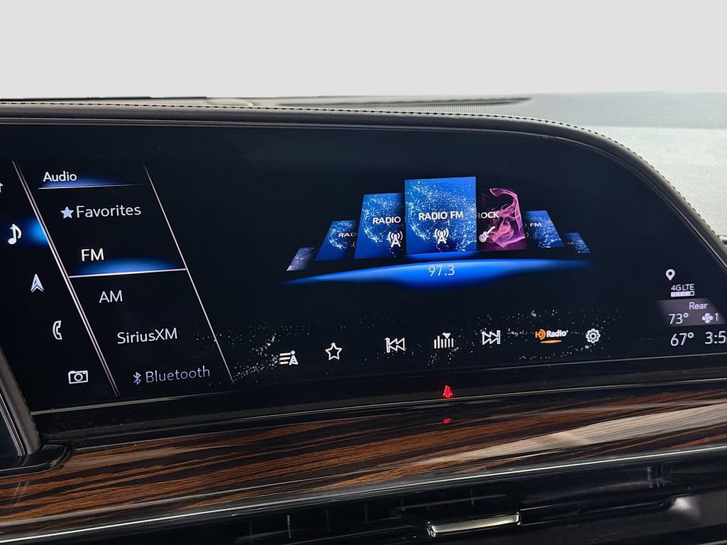 Used 2021 Cadillac Escalade Premium Luxury AWD/4WD image 16