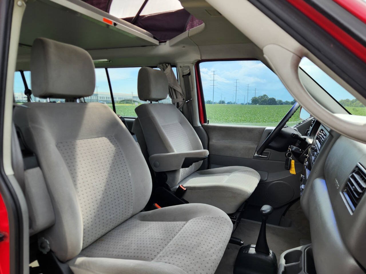 Used 2002 Volkswagen Eurovan MV FWD image 8