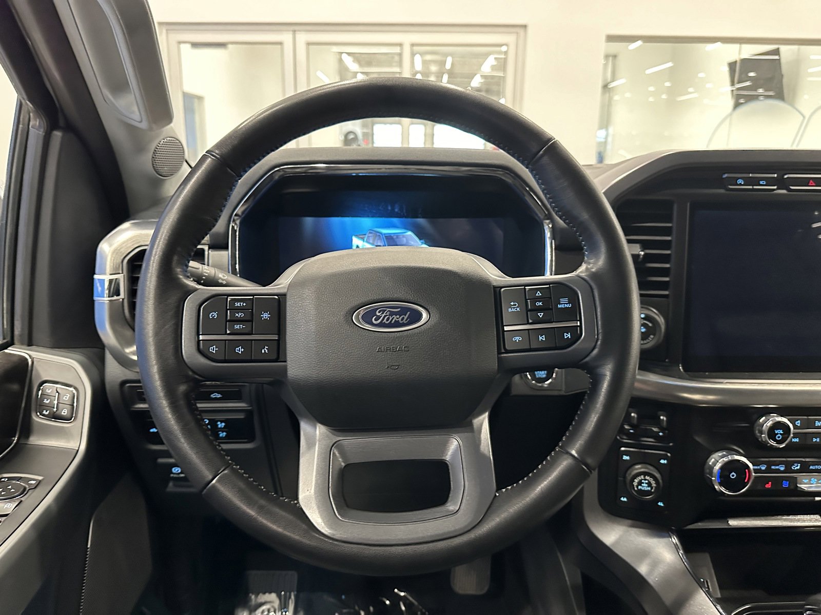 Used 2023 Ford F150 Lariat w/ Trailer Tow Package image 21