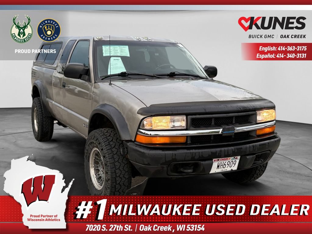 Used 2000 Chevrolet S10 Pickup 4x4 Extended Cab w/ Preferred Equipment Group image 1