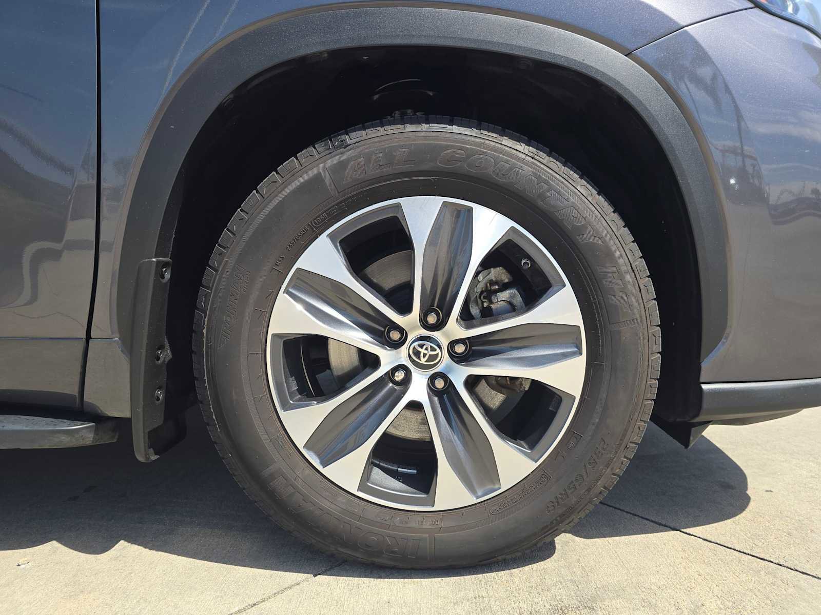 Used 2022 Toyota Highlander XLE image 9