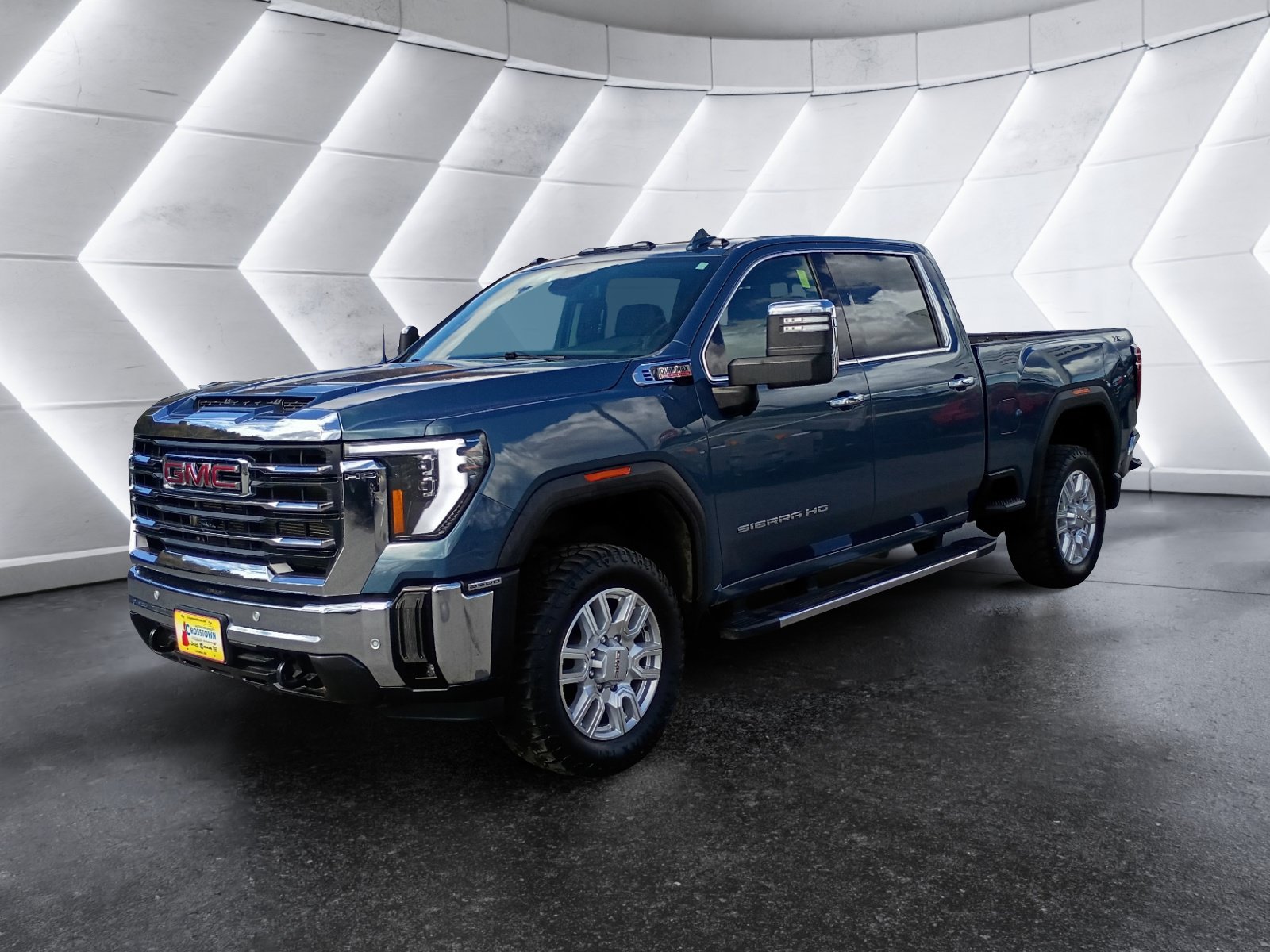 Used 2024 GMC Sierra 2500 SLT w/ SLT Premium Package AWD/4WD image 2