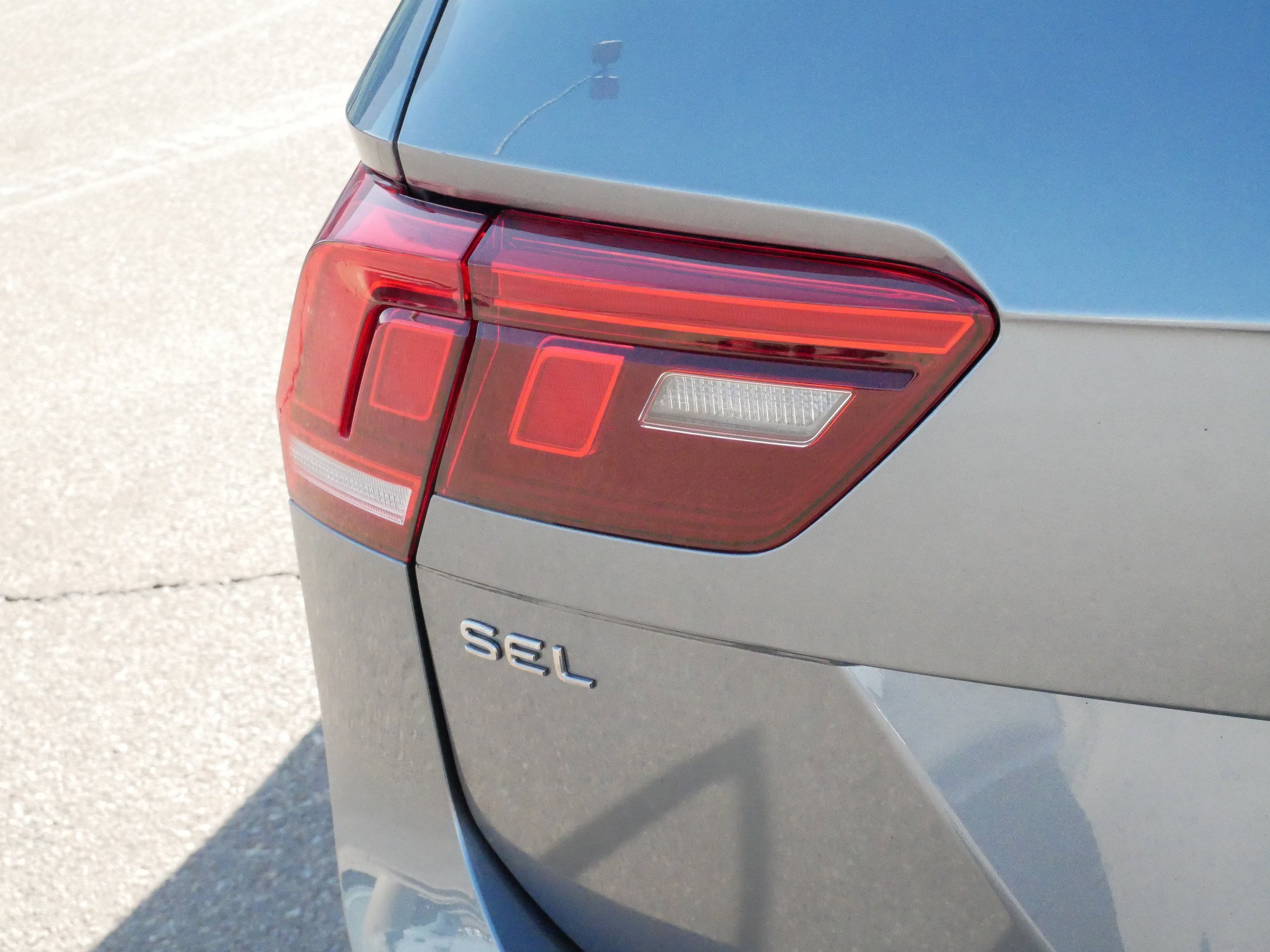 Used 2024 Volkswagen Tiguan SEL R-Line image 17