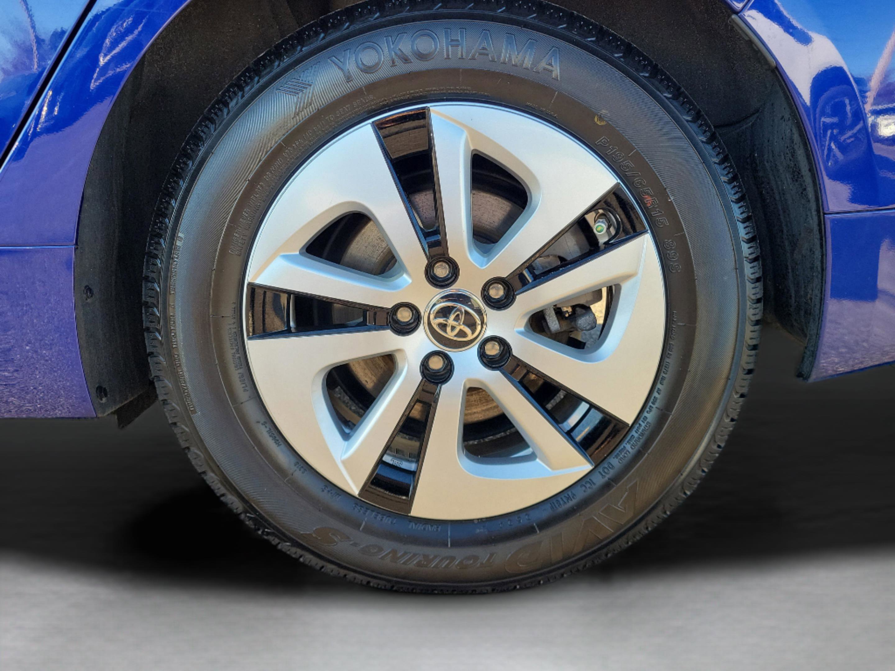 Used 2016 Toyota Prius Two image 33