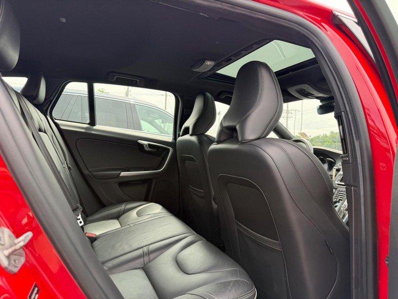 Used 2015 Volvo V60 T6 R-Design Platinum AWD/4WD image 11
