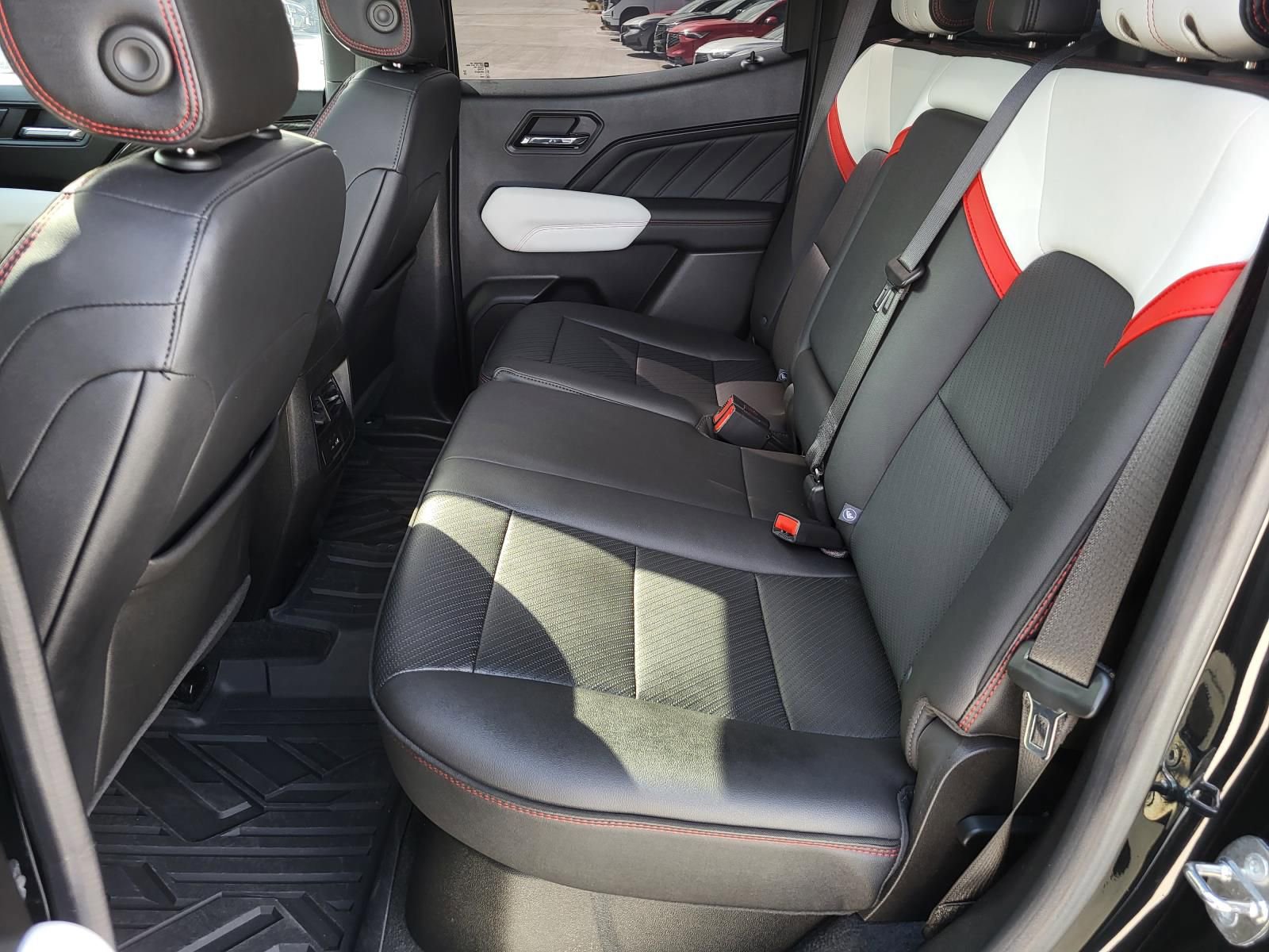 Used 2023 GMC Canyon AT4X image 11