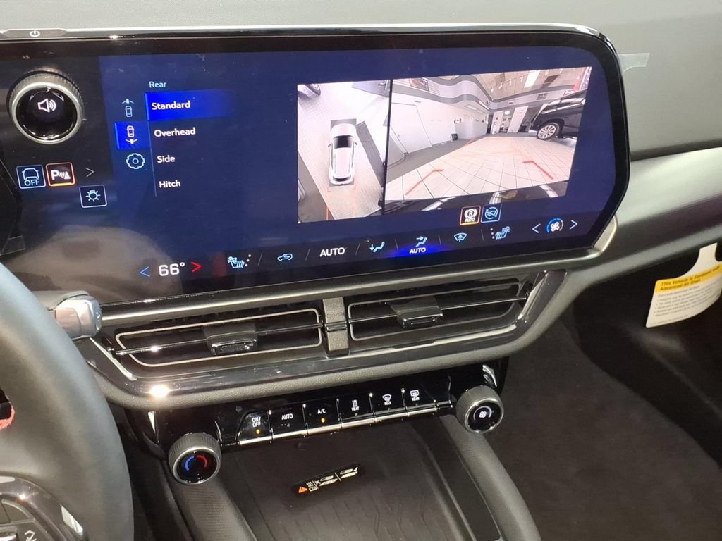 Used 2026 Chevrolet Equinox EV RS FWD image 24
