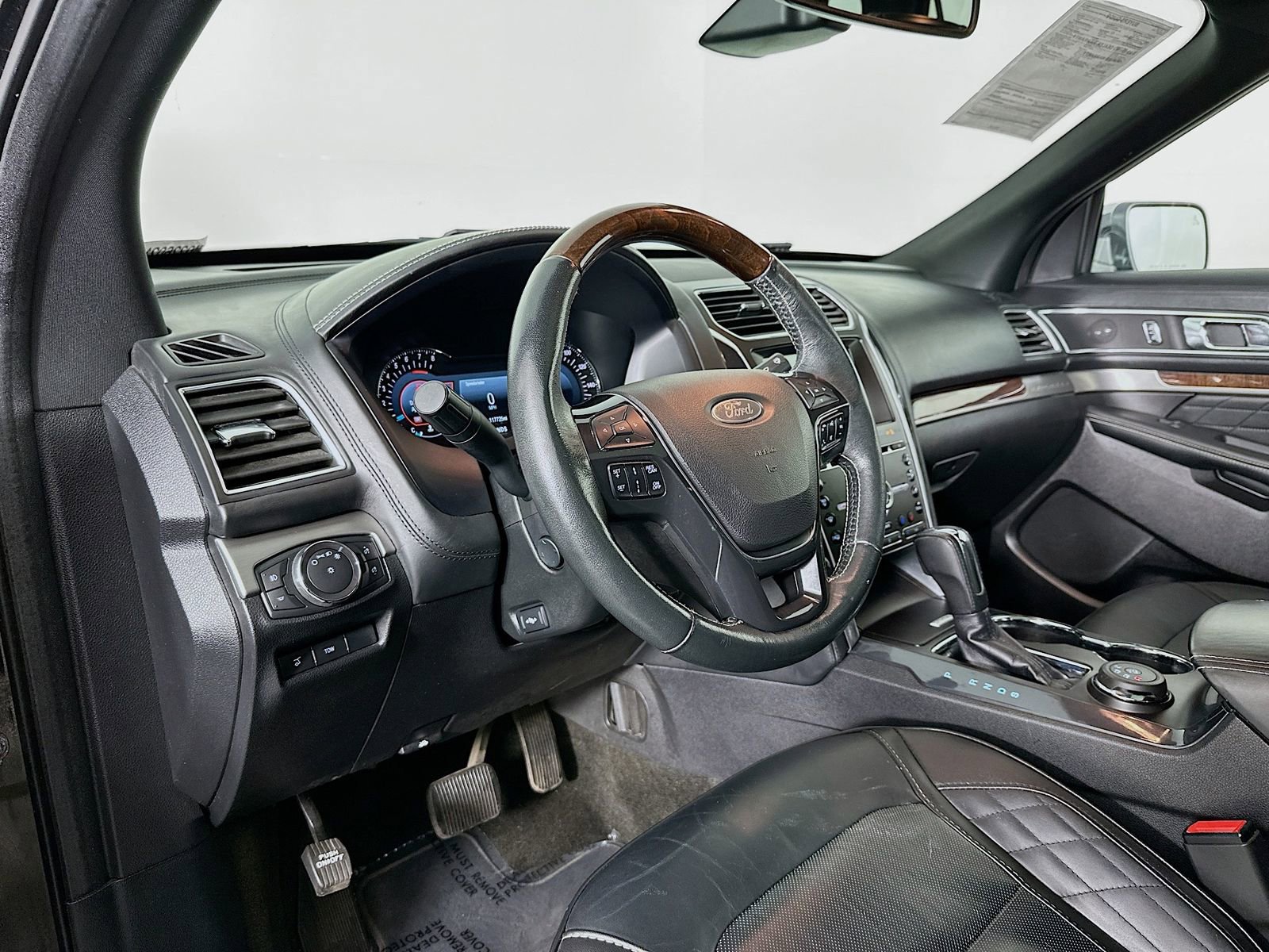 Used 2017 Ford Explorer Platinum image 9