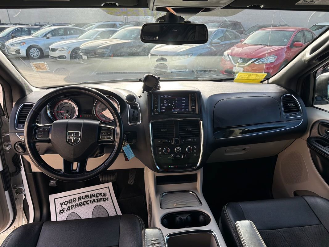 Used 2019 Dodge Grand Caravan SXT image 13