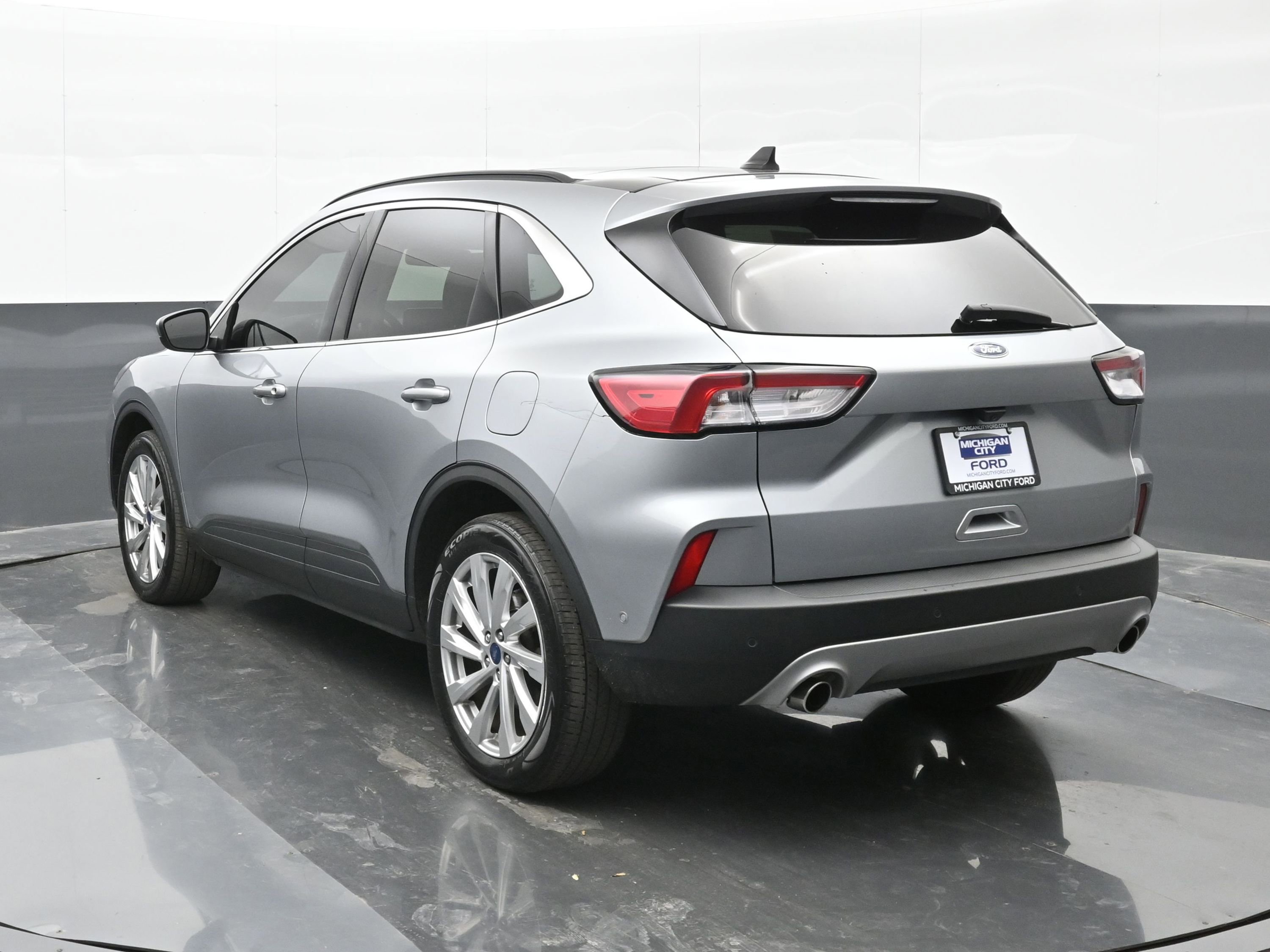 Used 2022 Ford Escape Titanium w/ Titanium Elite Package image 4