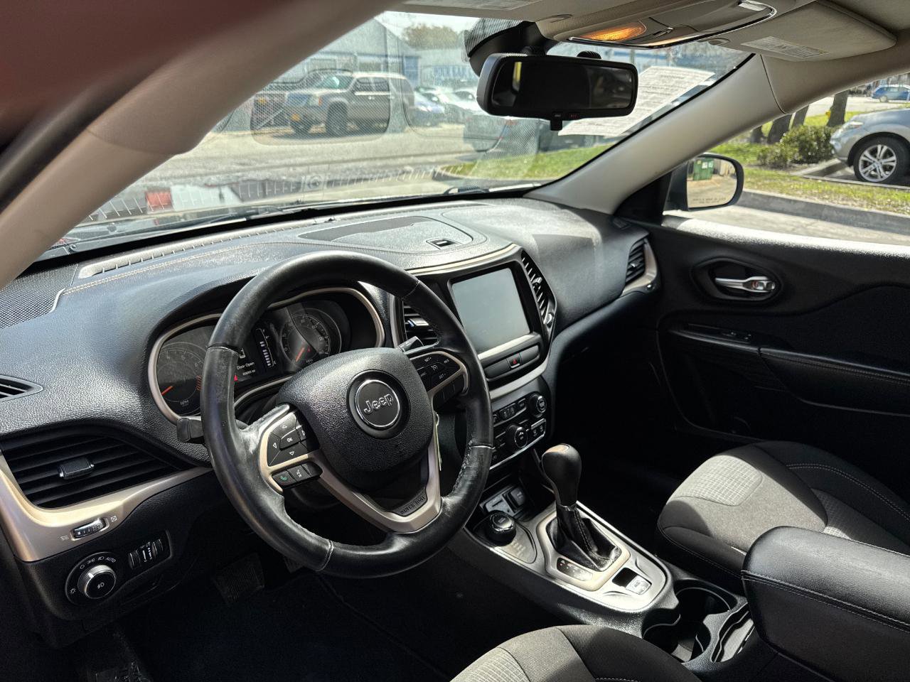 Used 2015 Jeep Cherokee Latitude image 12