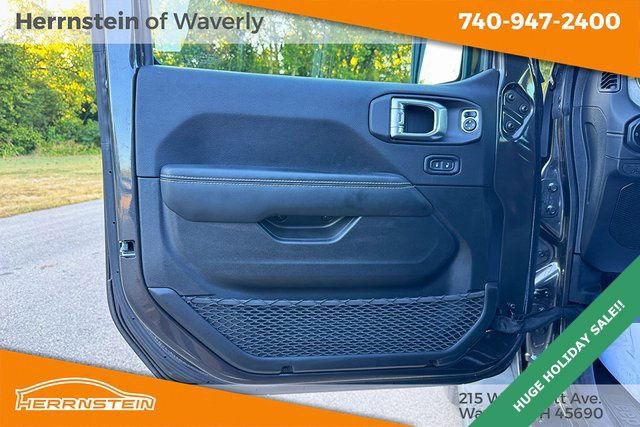 Used 2024 Jeep Wrangler Sahara image 16