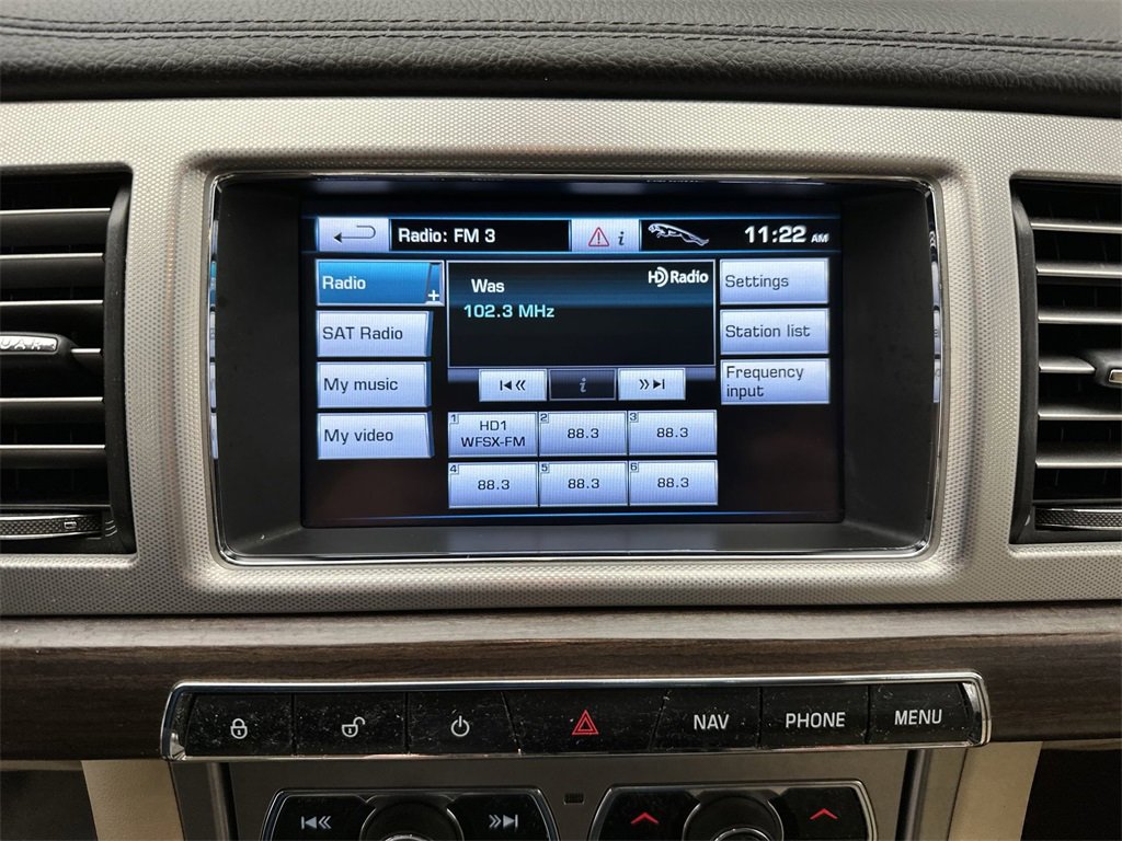 Used 2012 Jaguar XF image 16