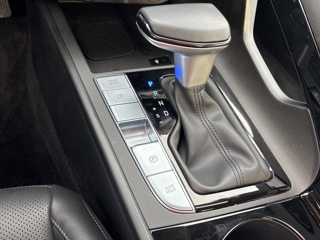 Used 2025 Hyundai Elantra Limited image 19