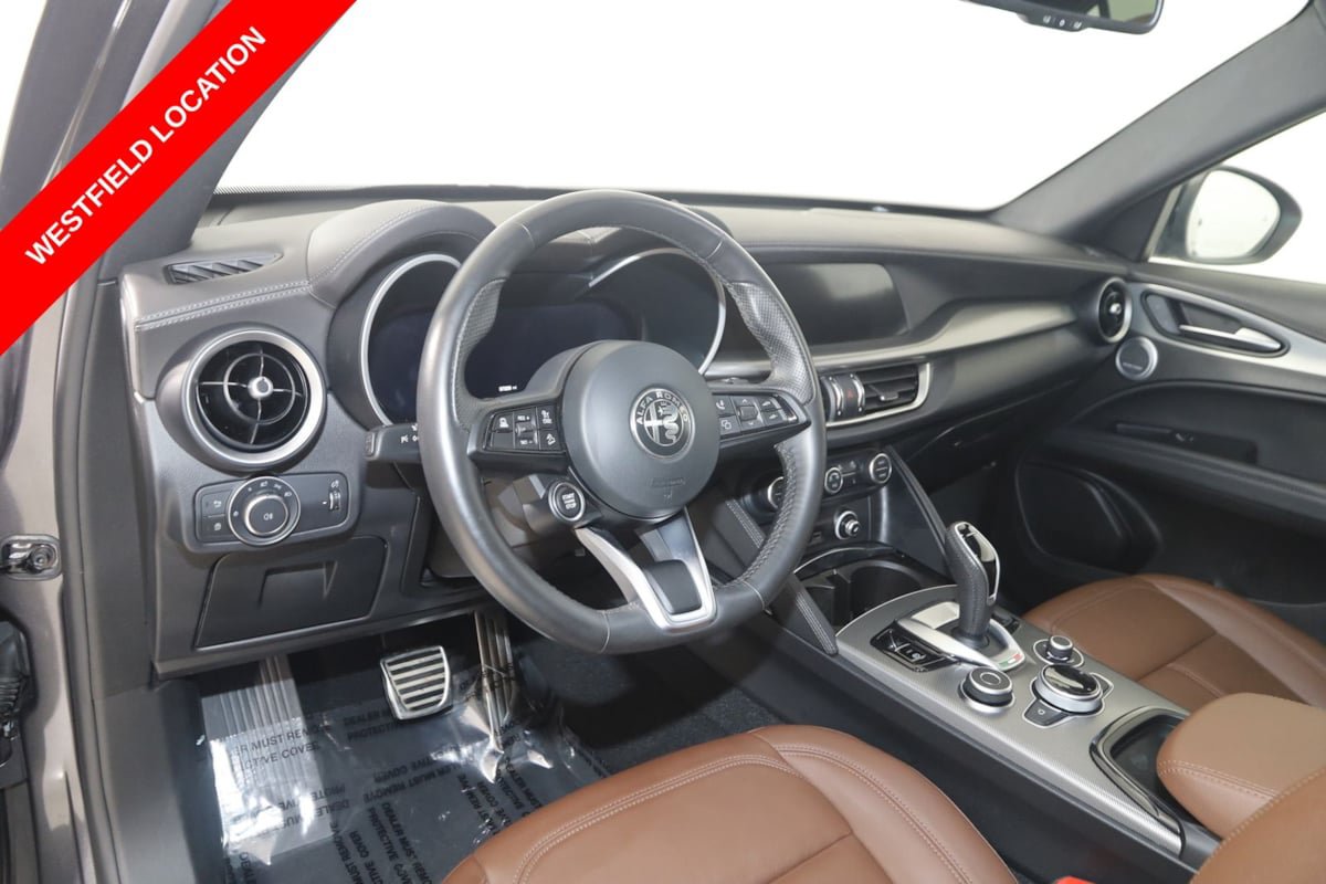Used 2024 Alfa Romeo Stelvio Ti AWD/4WD image 29
