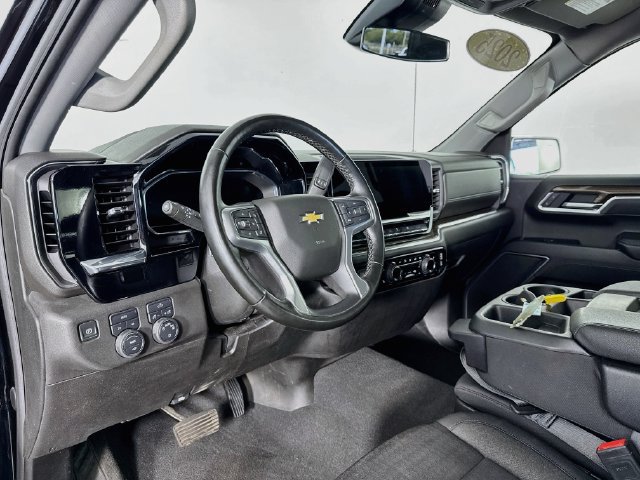 Used 2025 Chevrolet Silverado 1500 LT AWD/4WD image 9