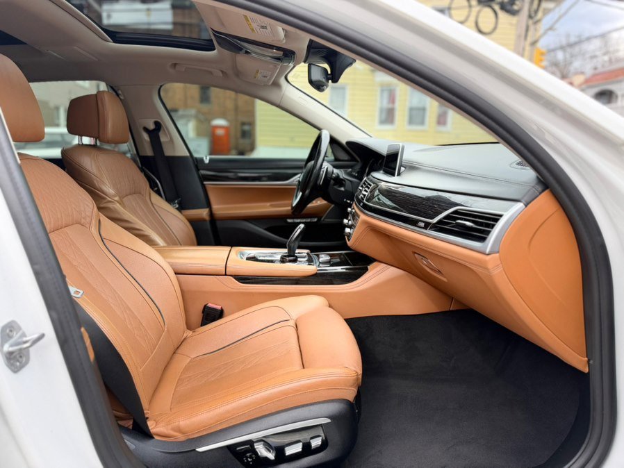 Used 2017 BMW 750i xDrive AWD/4WD image 21