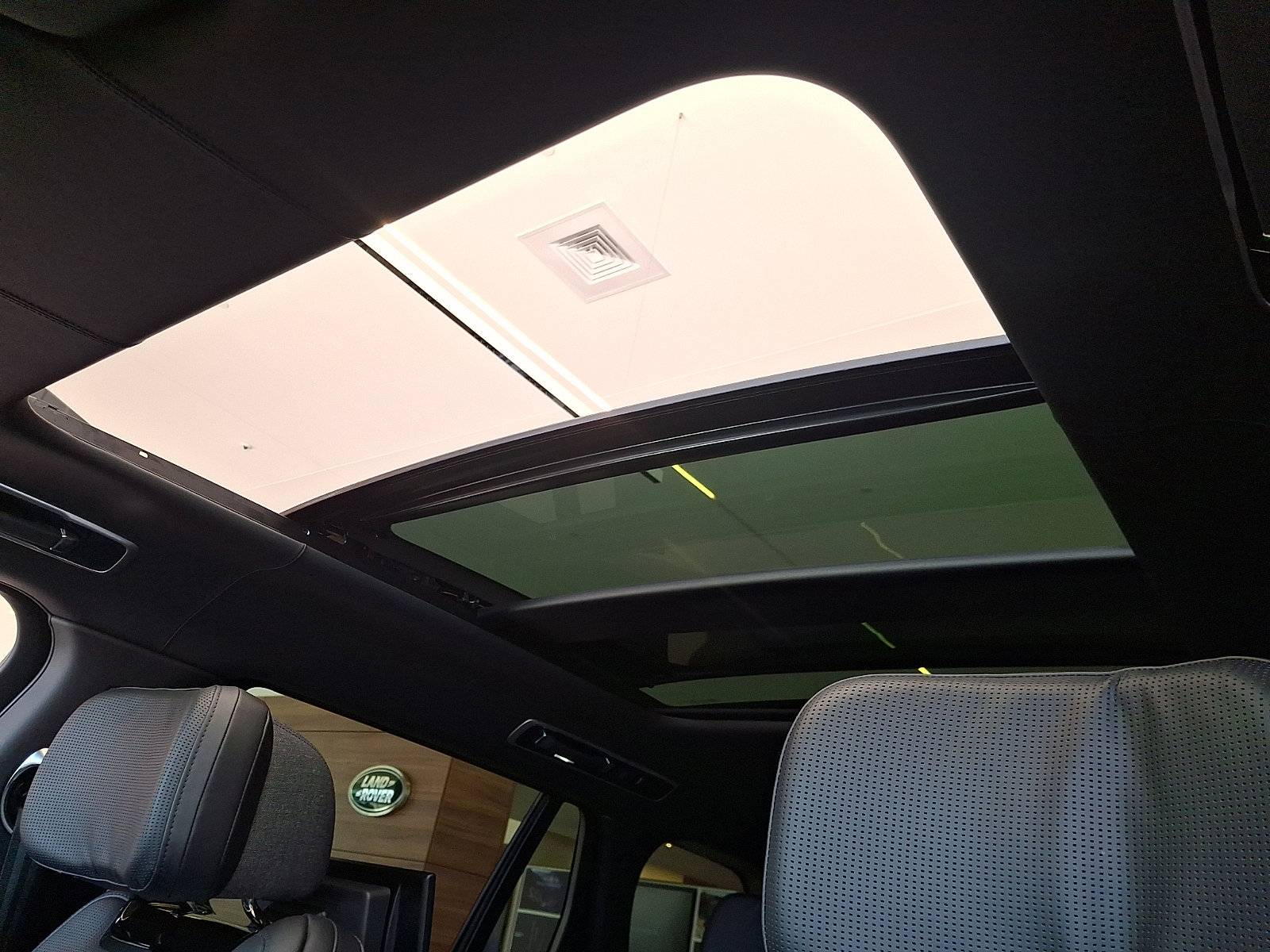 New 2026 Land Rover Range Rover SV AWD/4WD image 12