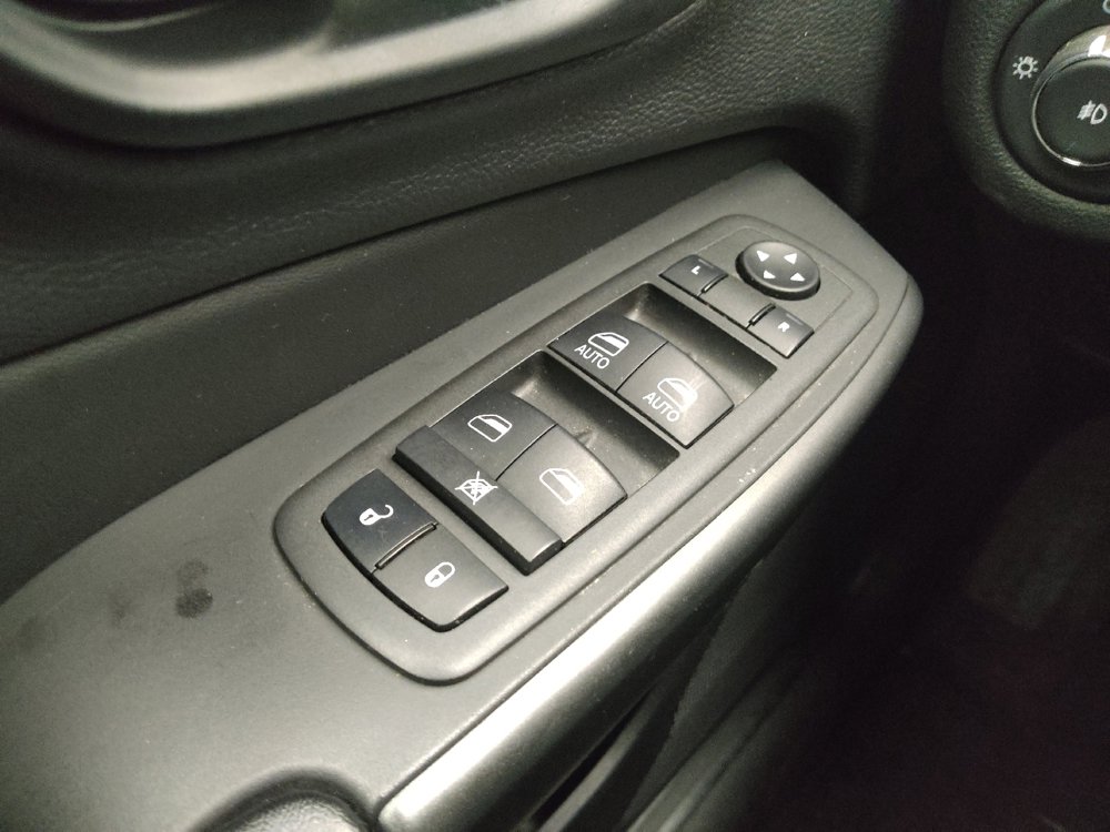 Used 2022 Jeep Cherokee Trailhawk image 27