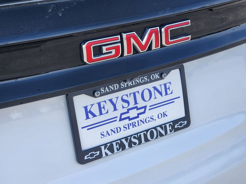 Used 2025 GMC Acadia Elevation image 11