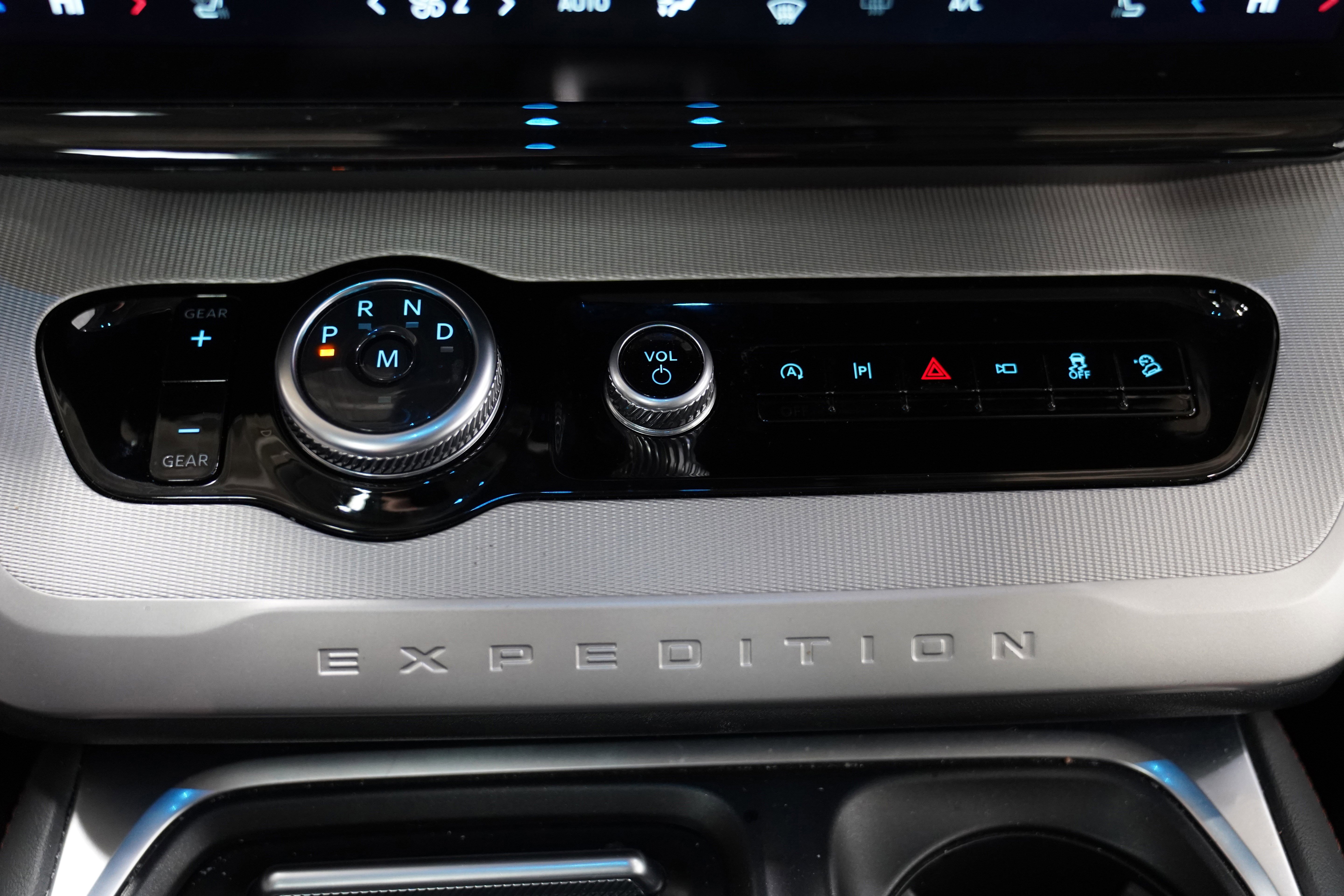 Used 2025 Ford Expedition Active image 30