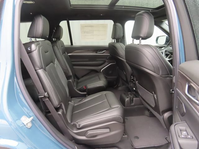 New 2026 Jeep Grand Cherokee L Limited w/ Limited Altitude Package AWD/4WD image 30