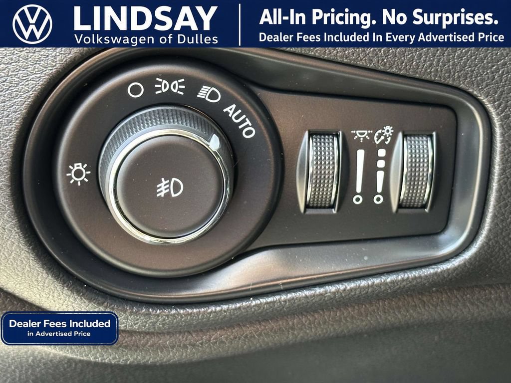 Used 2018 Jeep Renegade Latitude w/ Cold Weather Group AWD/4WD image 24