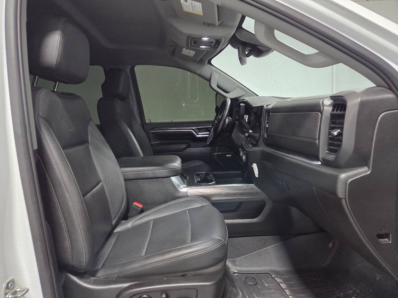 Used 2024 Chevrolet Silverado 2500 LTZ w/ LTZ Plus Package AWD/4WD image 18