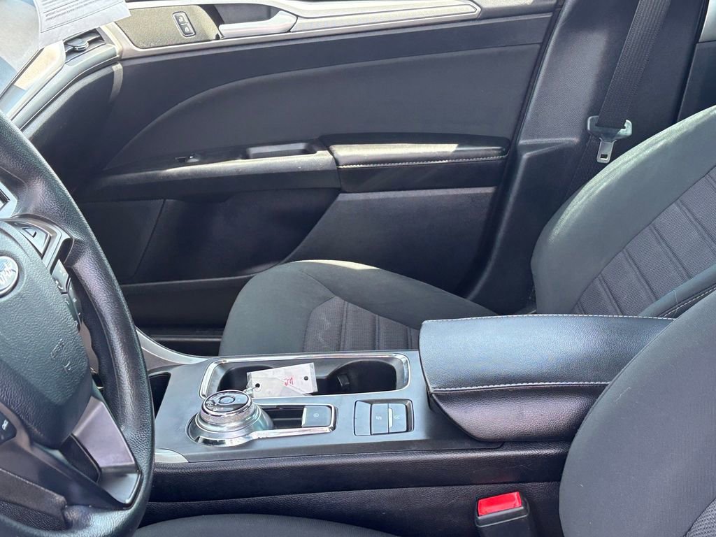 Used 2020 Ford Fusion SE FWD image 10