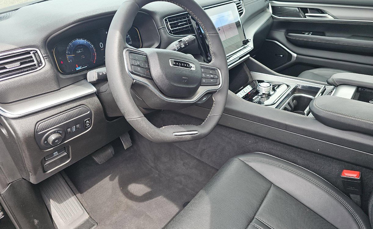 Used 2024 Jeep Wagoneer Series II AWD/4WD image 9