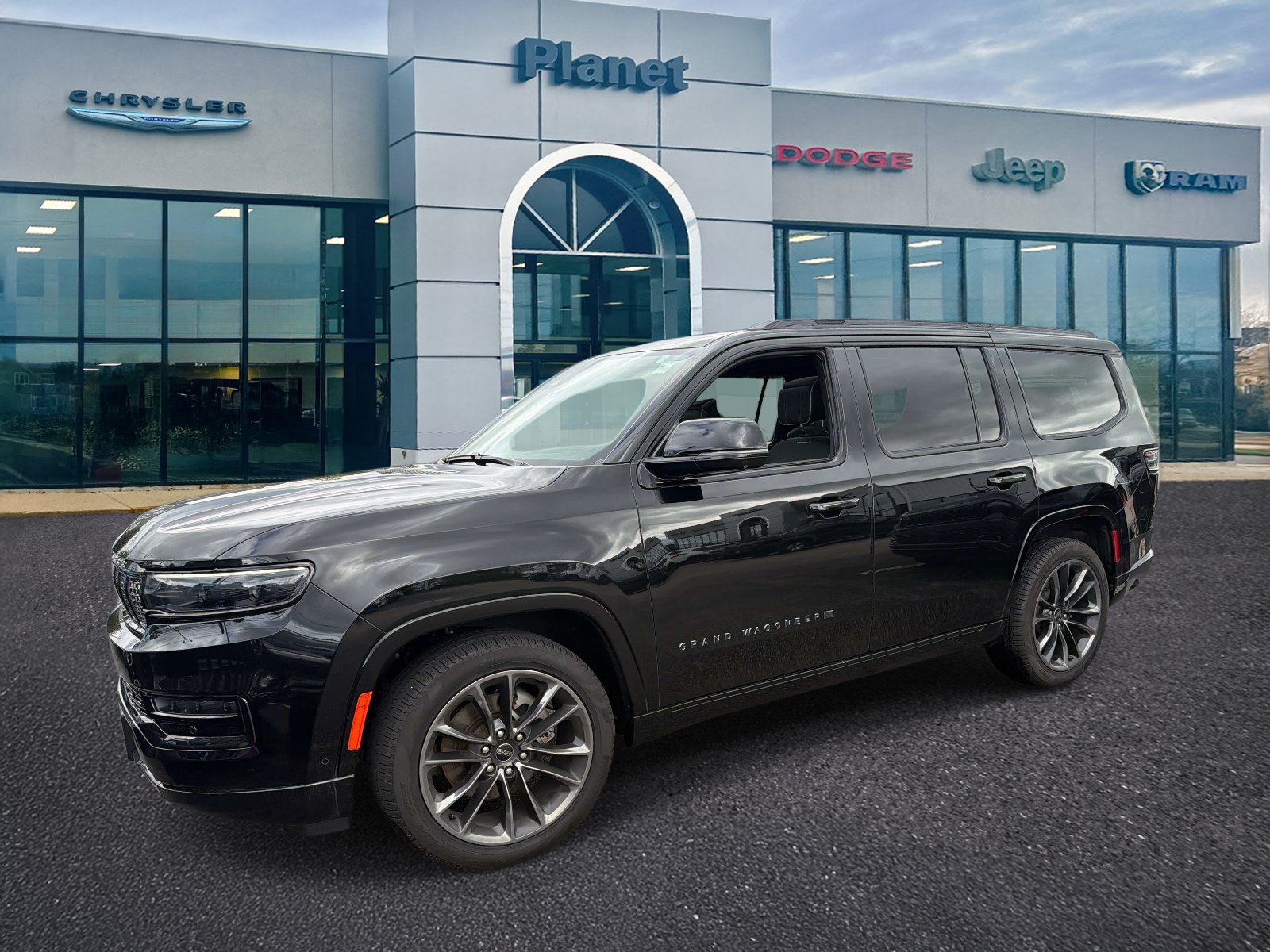 Used 2024 Jeep Grand Wagoneer Series II Obsidian w/ Quick Order Packagew 28T AWD/4WD image 4