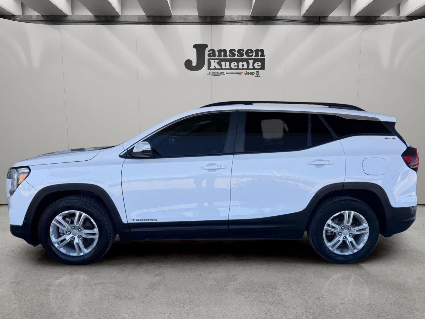 Used 2022 GMC Terrain SLE w/ Driver Convenience Package