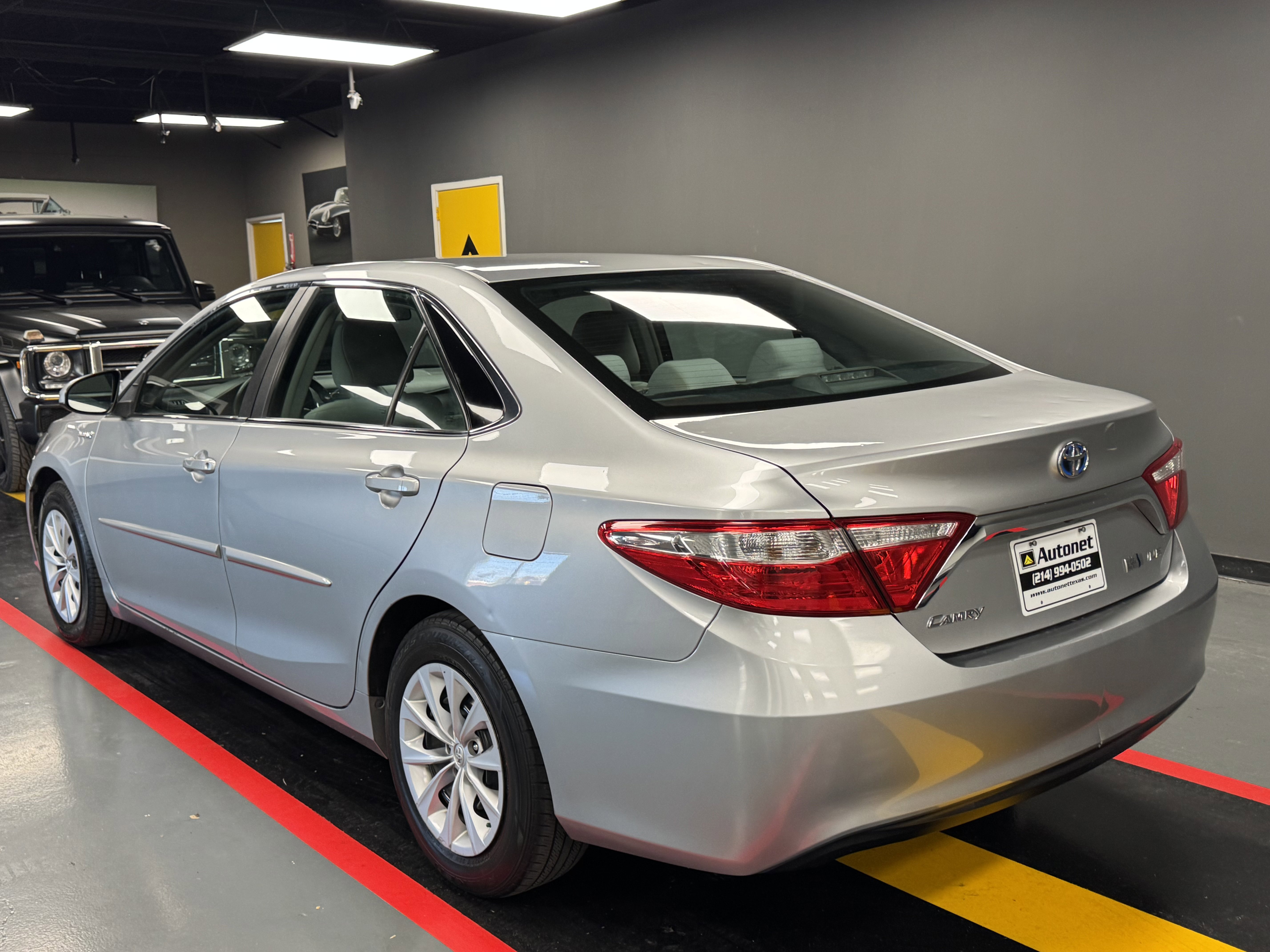 Used 2016 Toyota Camry LE image 4