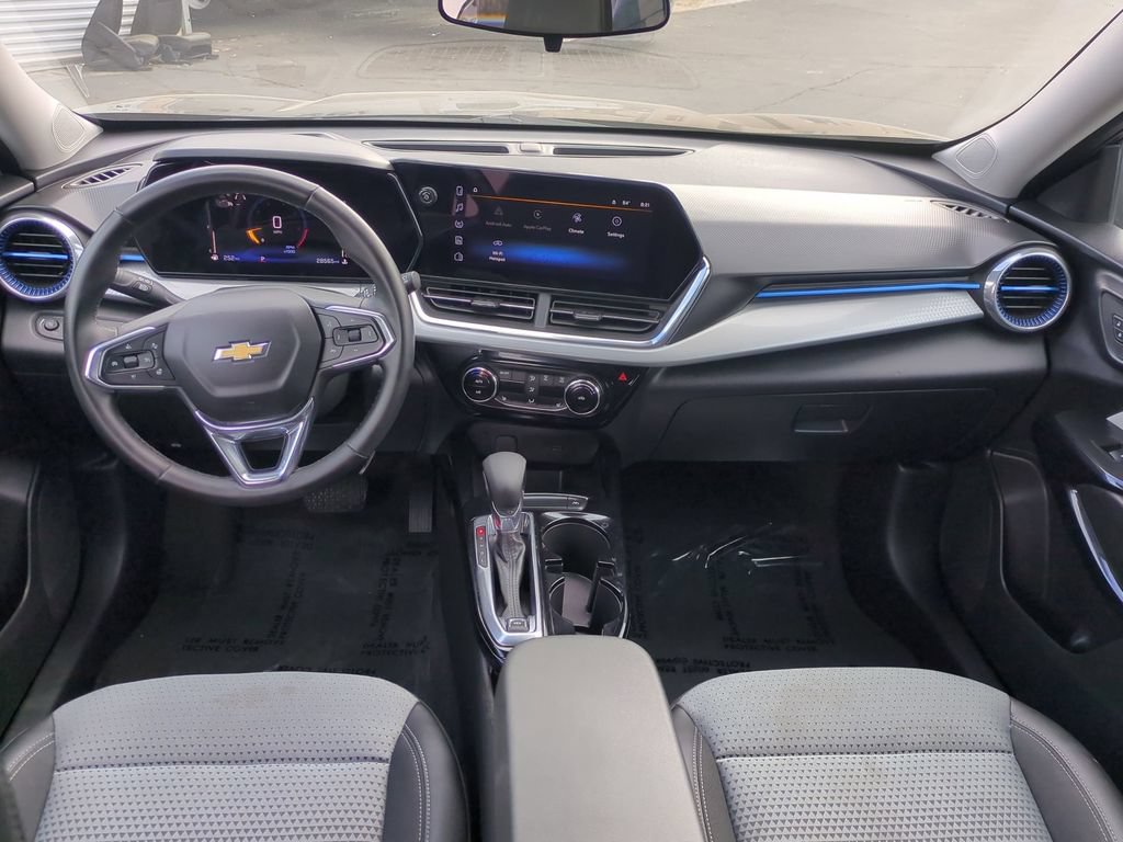 Used 2025 Chevrolet Trax LT w/ LT Convenience Package FWD image 24