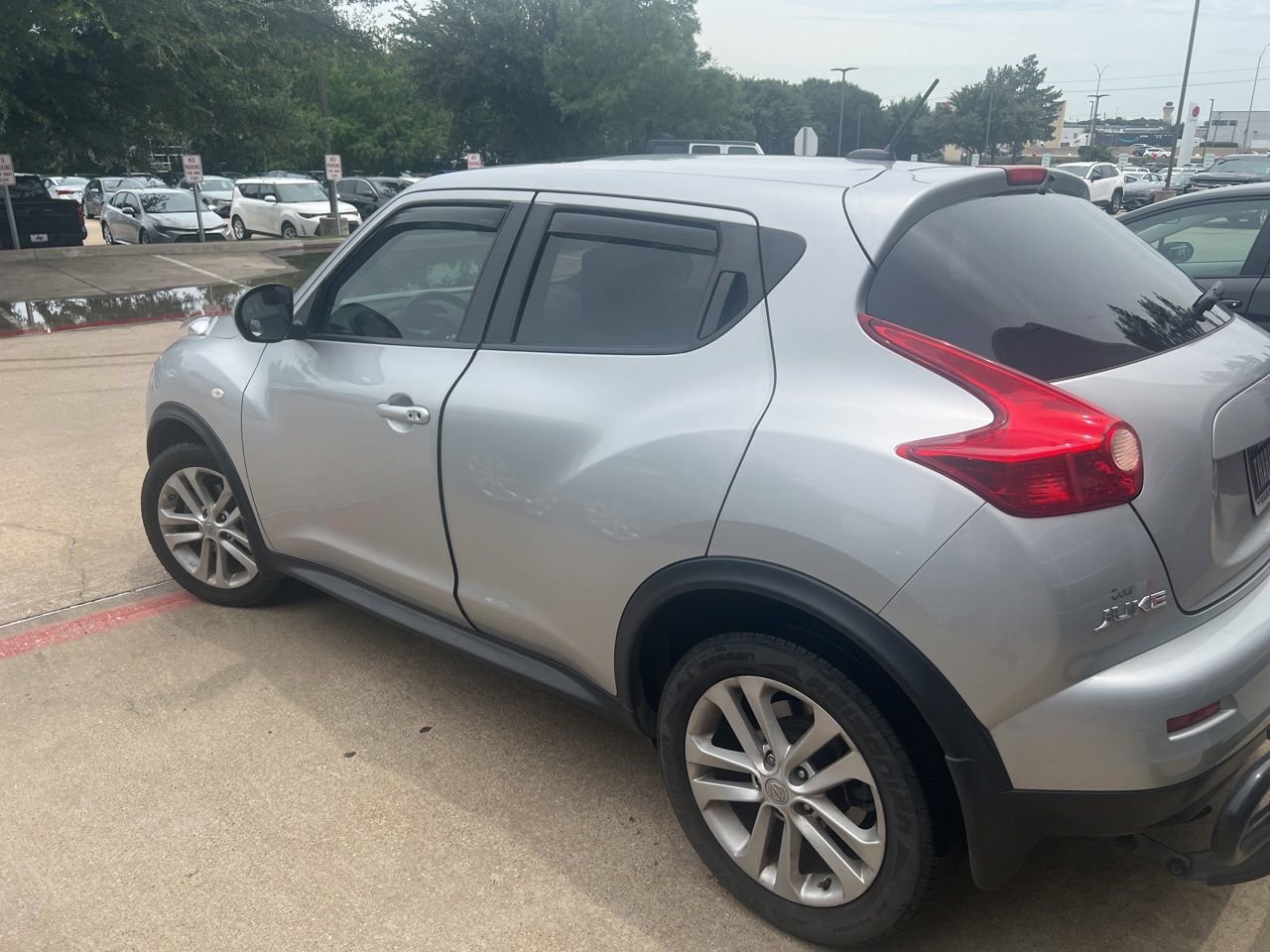 Used 2014 Nissan Juke SL FWD image 2