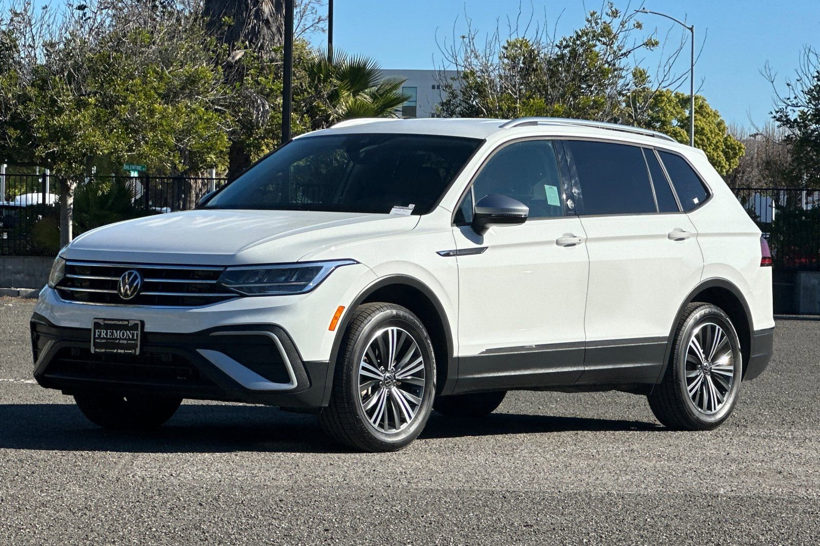 Used 2024 Volkswagen Tiguan Wolfsburg Edition image 7