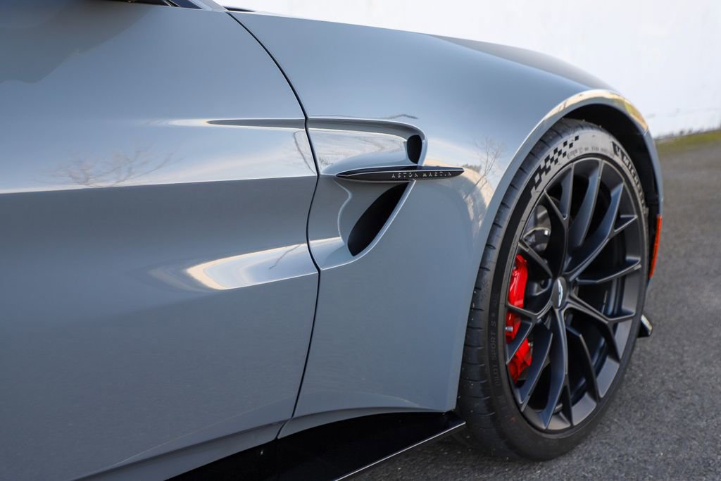 Used 2025 Aston Martin V8 Vantage Coupe image 56