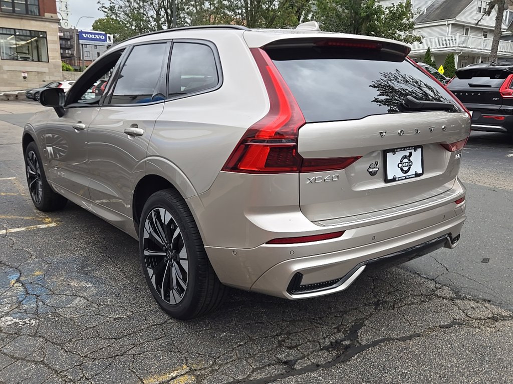 Certified 2026 Volvo XC60 B5 Plus AWD/4WD image 12