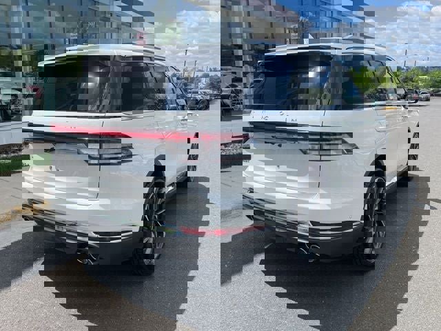 Used 2023 Lincoln Aviator Reserve w/ Equipment Group 201A image 8