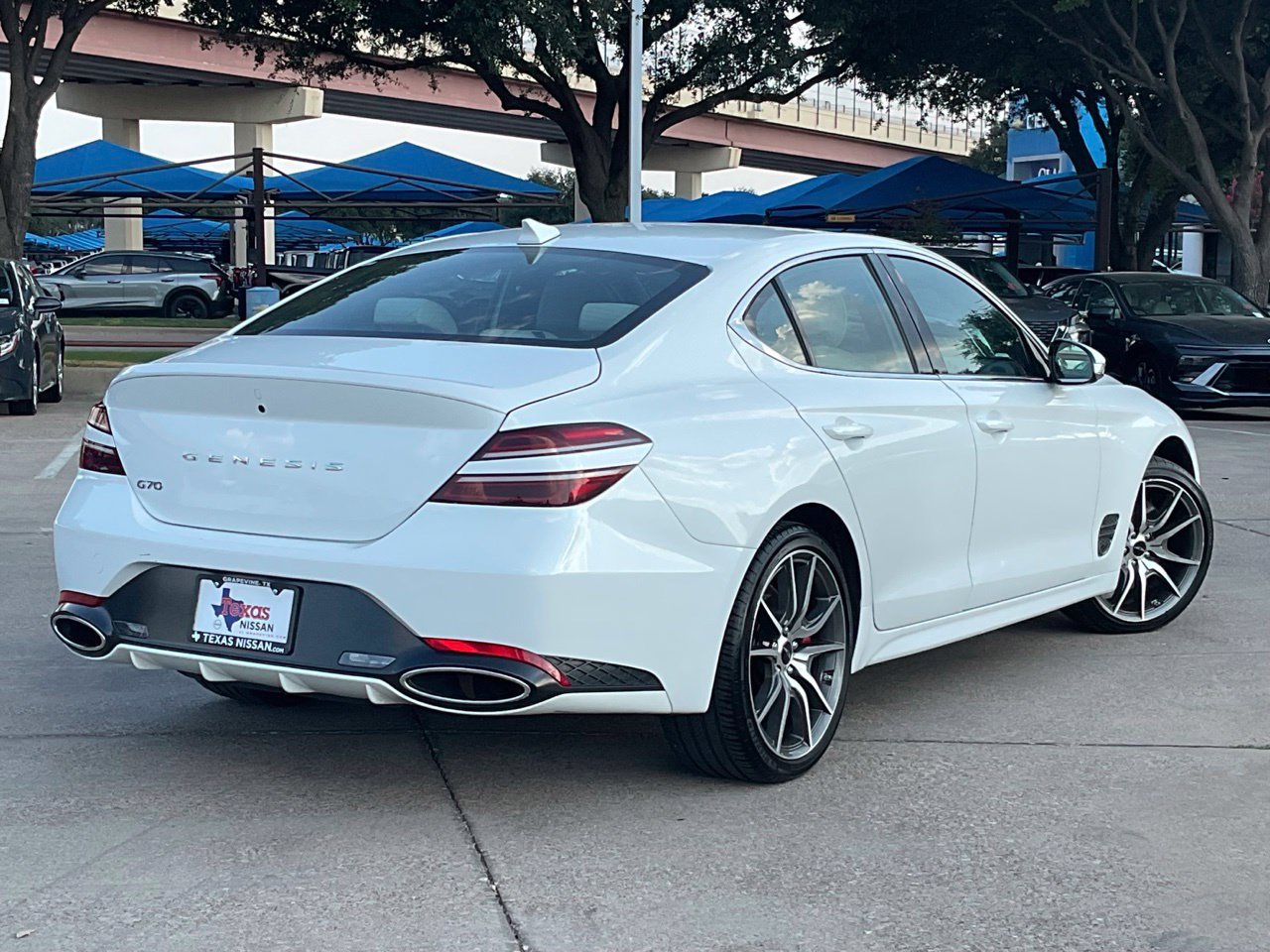Used 2025 Genesis G70 2.5T RWD image 4