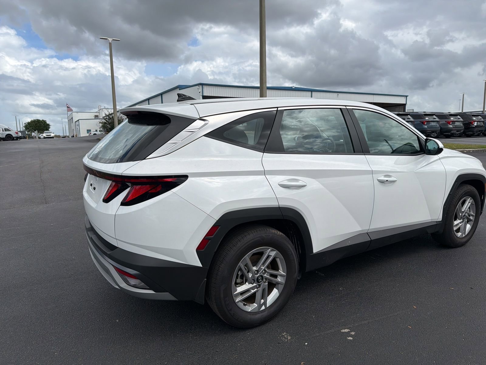 Used 2025 Hyundai Tucson SE image 5