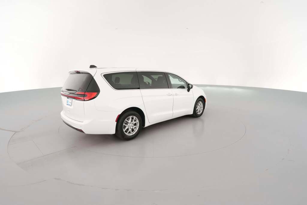 New 2026 Chrysler Pacifica Select image 12