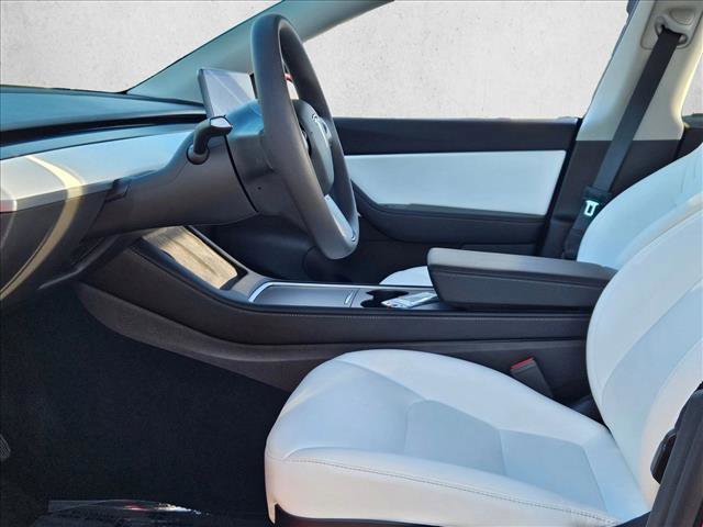 Used 2022 Tesla Model Y Long Range image 17