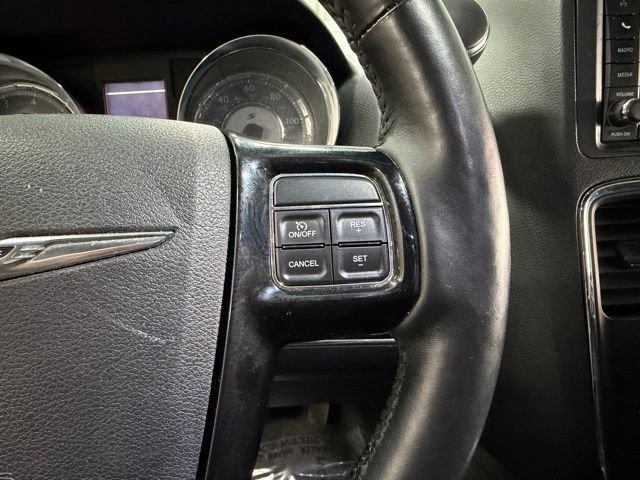 Used 2015 Chrysler Town & Country S w/ Driver Convenience Group FWD image 18