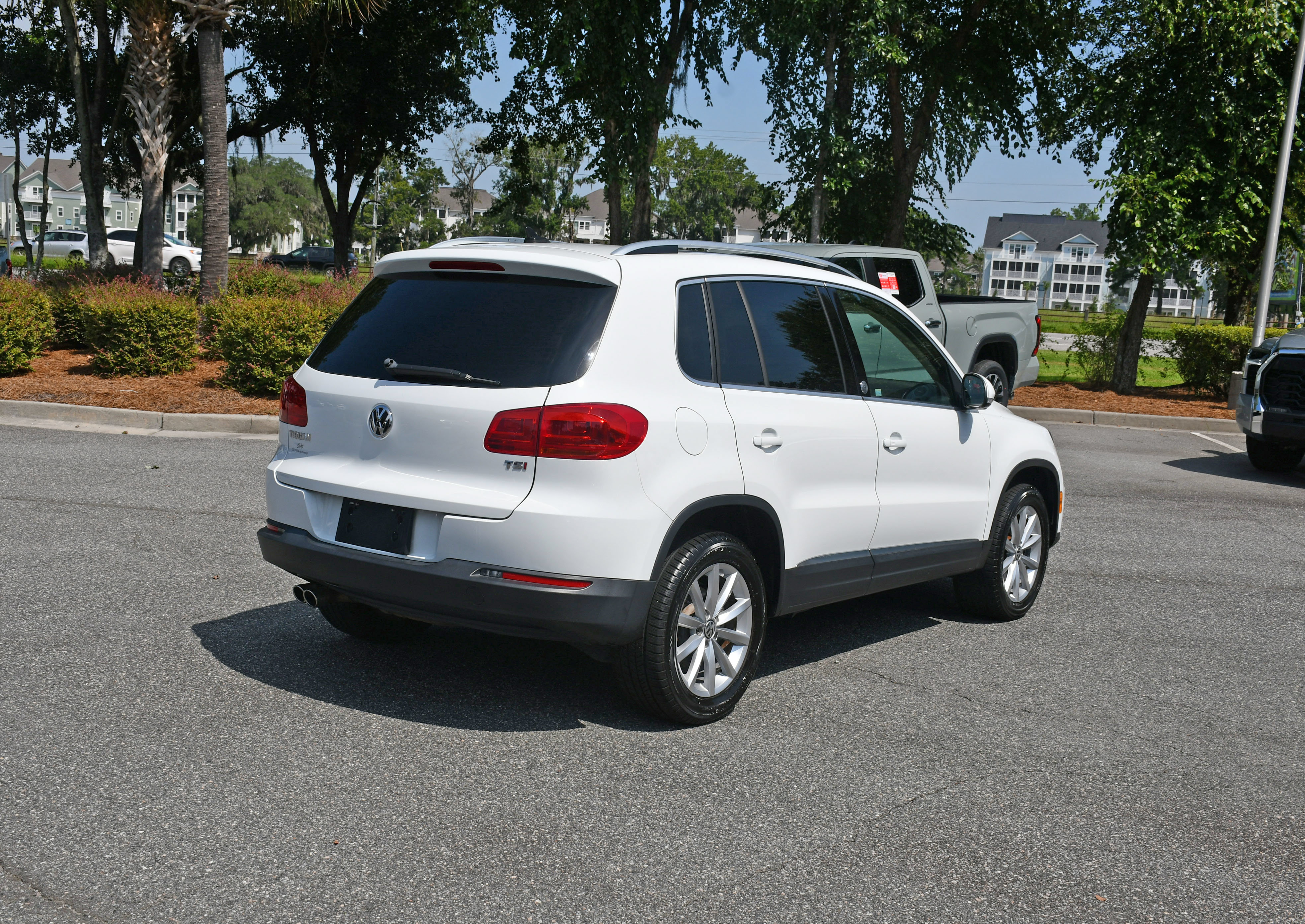 Used 2017 Volkswagen Tiguan Wolfsburg Edition FWD image 4