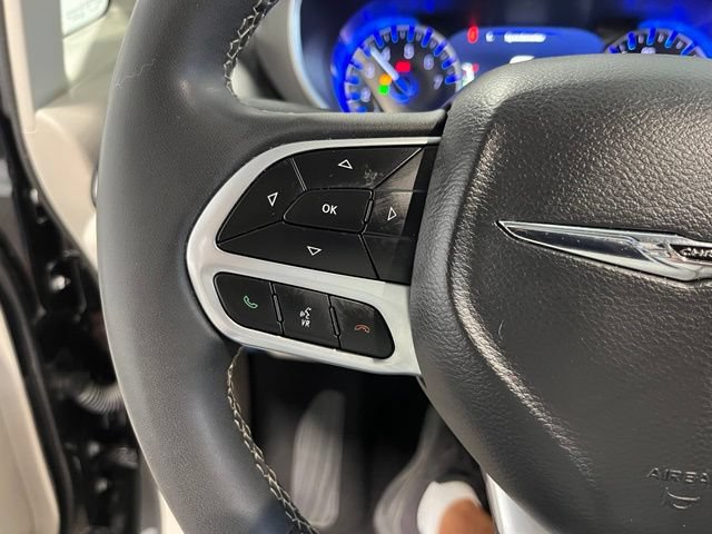 Used 2024 Chrysler Pacifica Touring-L FWD image 24